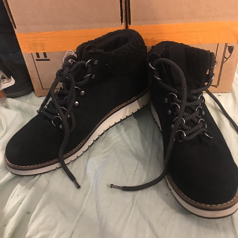 Sonoma Black Boots w/faux fur lining sz. 7